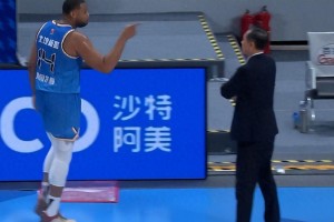 九游中国-CBA再现奇葩剧情！外援被换下发飙怒骂主教练，麦基不满加入战局